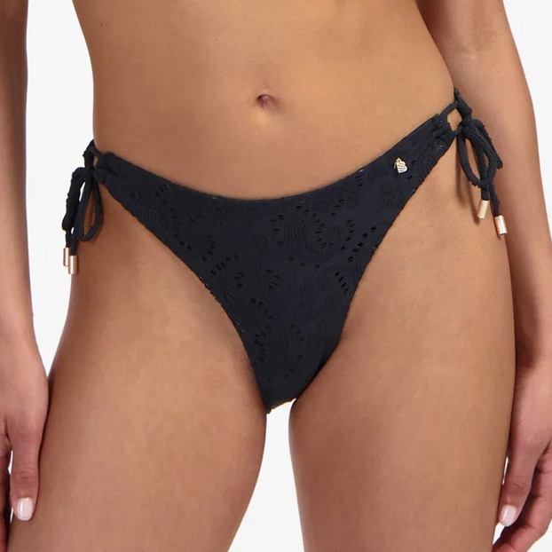 Beachlife Black Embroidery Bikini Hose mit Seitlichen Bändern
