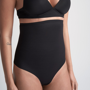Bye Bra Korrigierende High Waist String Black
